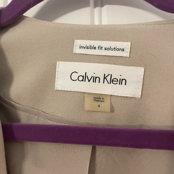 Calvin Klein Beige Cropped Blazer Size 8 Shoulder Pads Career Classic Neutral - Picture 2 of 3